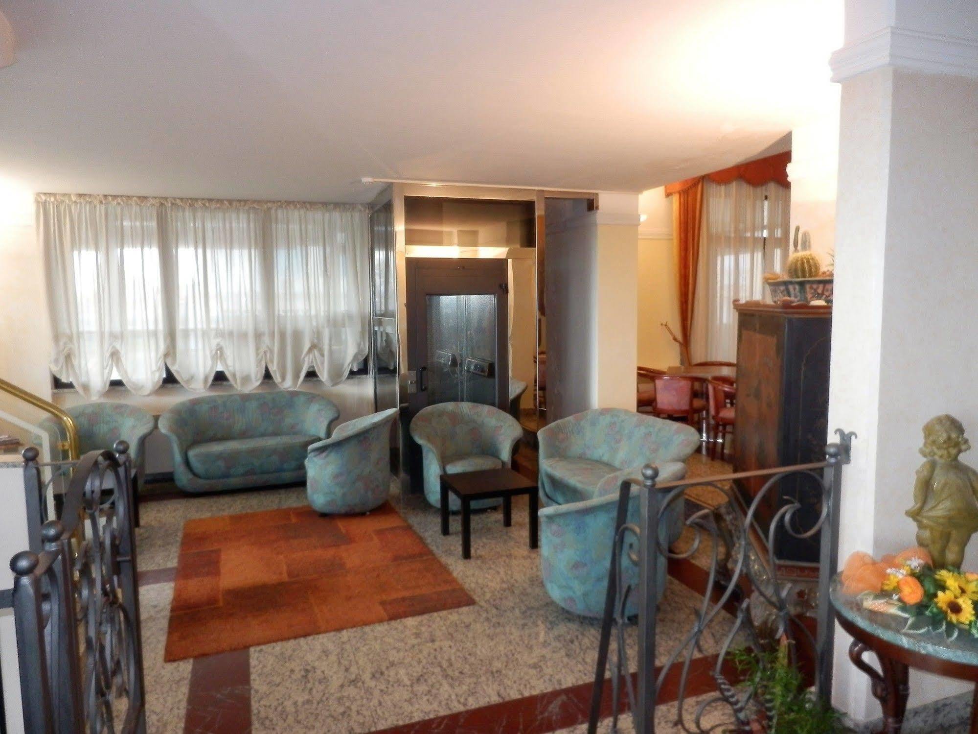 Jolanda Hotel