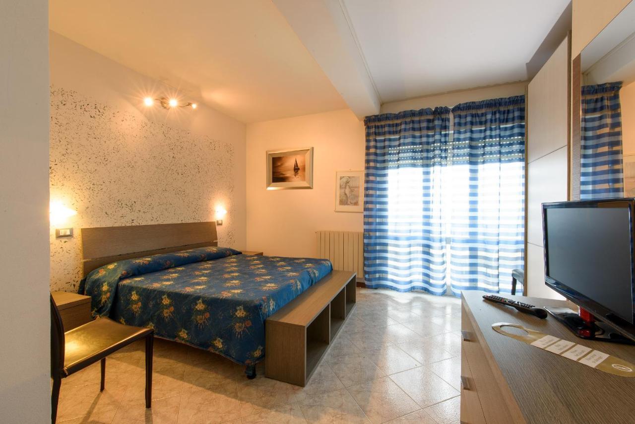 Hotel Jolanda 3*