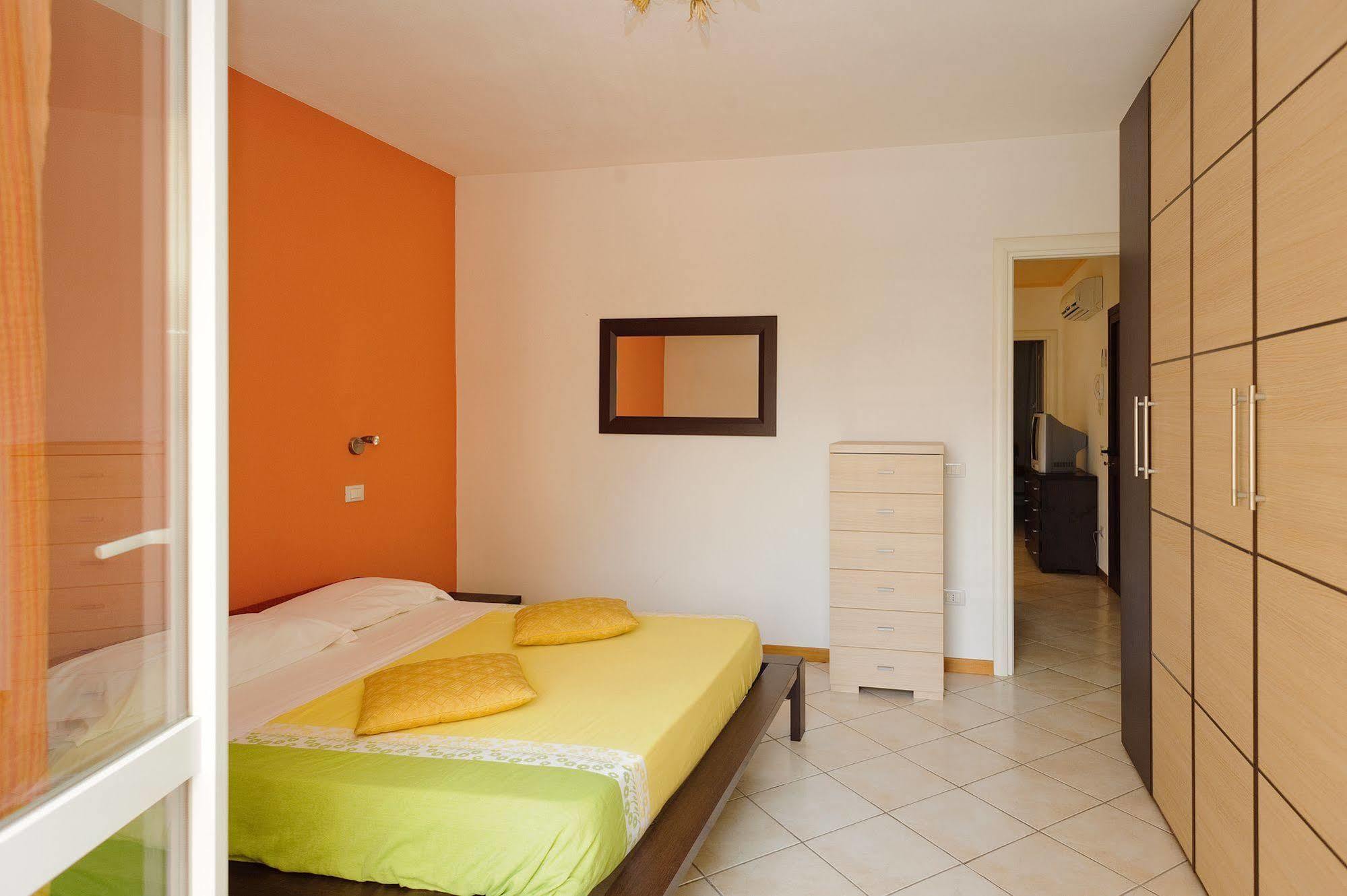 Hotel Jolanda 3*